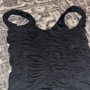 A beautifully ruffled crop tank, Casual but stunning top for women! 💓 Size Xs-M